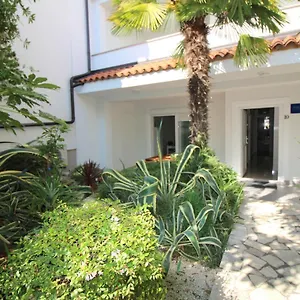 https://modern-apartment-zen-with-private-garden.in-istria.net