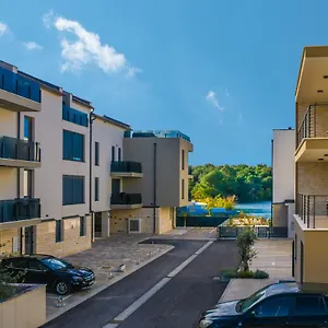 https://apartment-laurel-medulin.in-istria.net