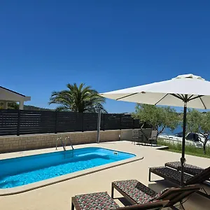 https://olive-garden-banjole.in-istria.net